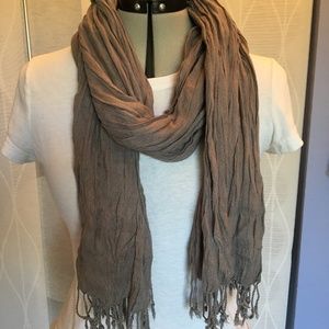 Gray fringed scarf